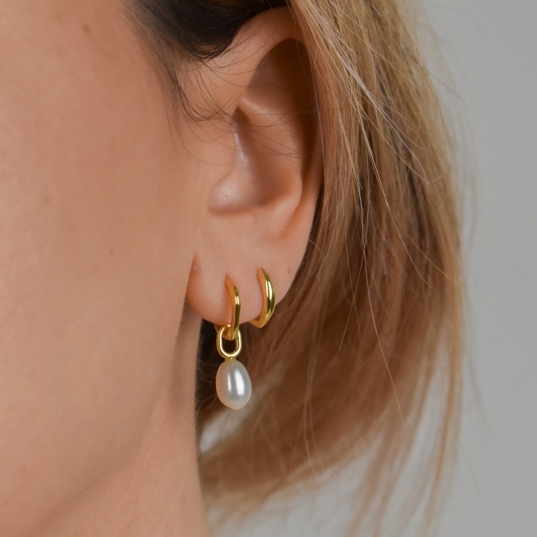 Alamy Pearl Hoop