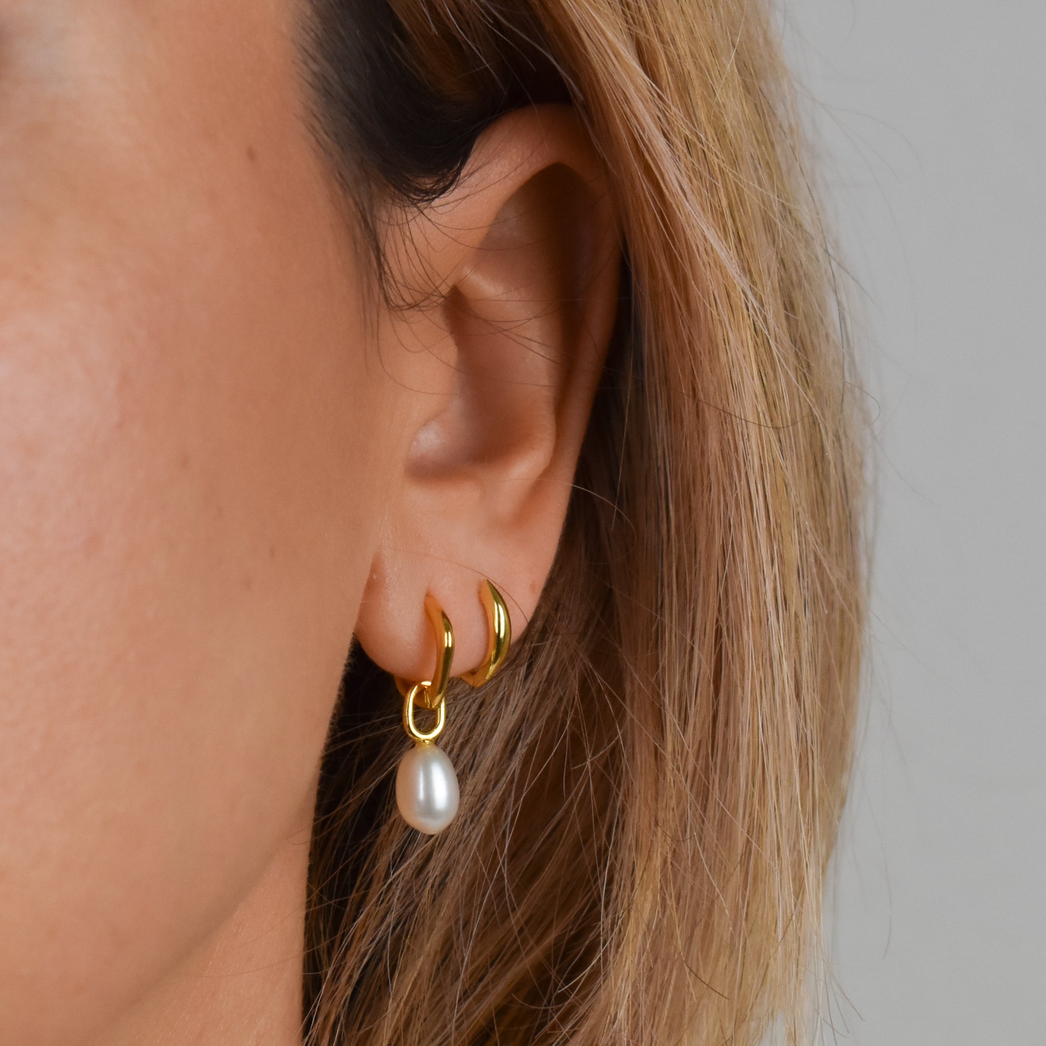 Alamy Pearl Hoop